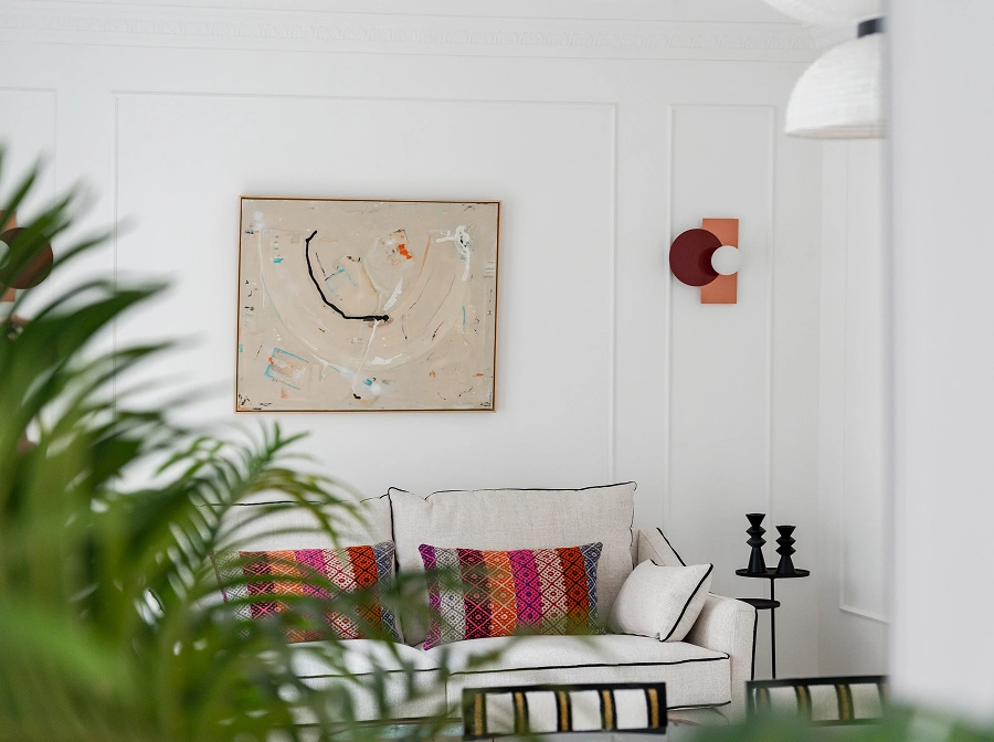 Salamanca 4 - foto del salón con un sofá y un cuadro